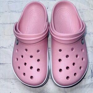 NWOT Women’s 9 Pink Classic Crocs Sandals (Display)